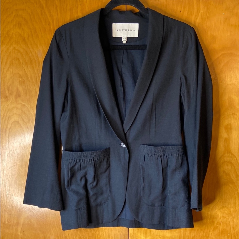 Twenty8Twelve Black Tailored Blazer with 3/4 Sleeves. Size 6